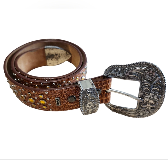 Ariat Accessories - 🎉 3/$60 Ariat Studded Light Brown Western Belt With Silver Buckle Size Large